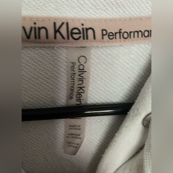 Calvin Klein - Picture 3 of 5